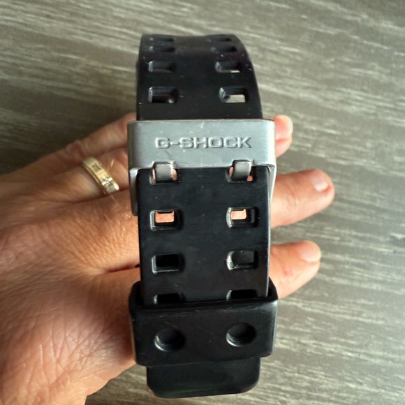 Casio G-Shock Rugged Black Timepiece - Picture 4 of 4